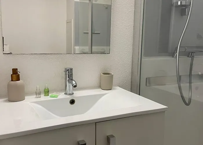 Palermo’ - Port D'hyères Air-conditioned&wifi Appartement *